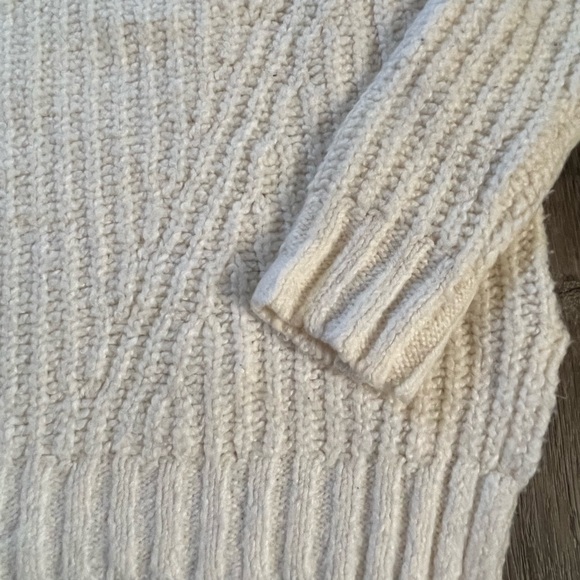 AMERICAN EAGLE Amaaazingly Soft Cream Sweater - Picture 3 of 5